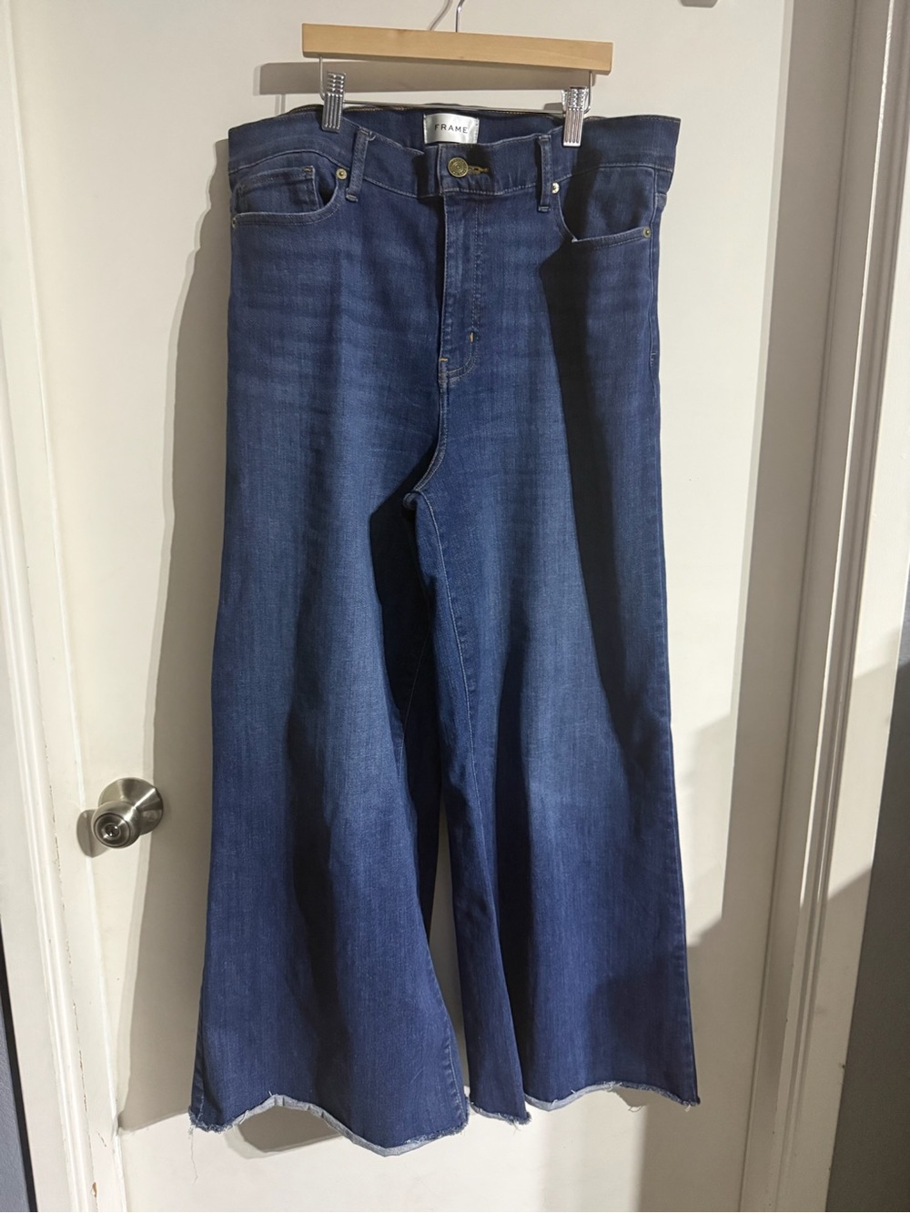 Frame Denim Wide Leg Women's Jeans in Dark Blue size 32